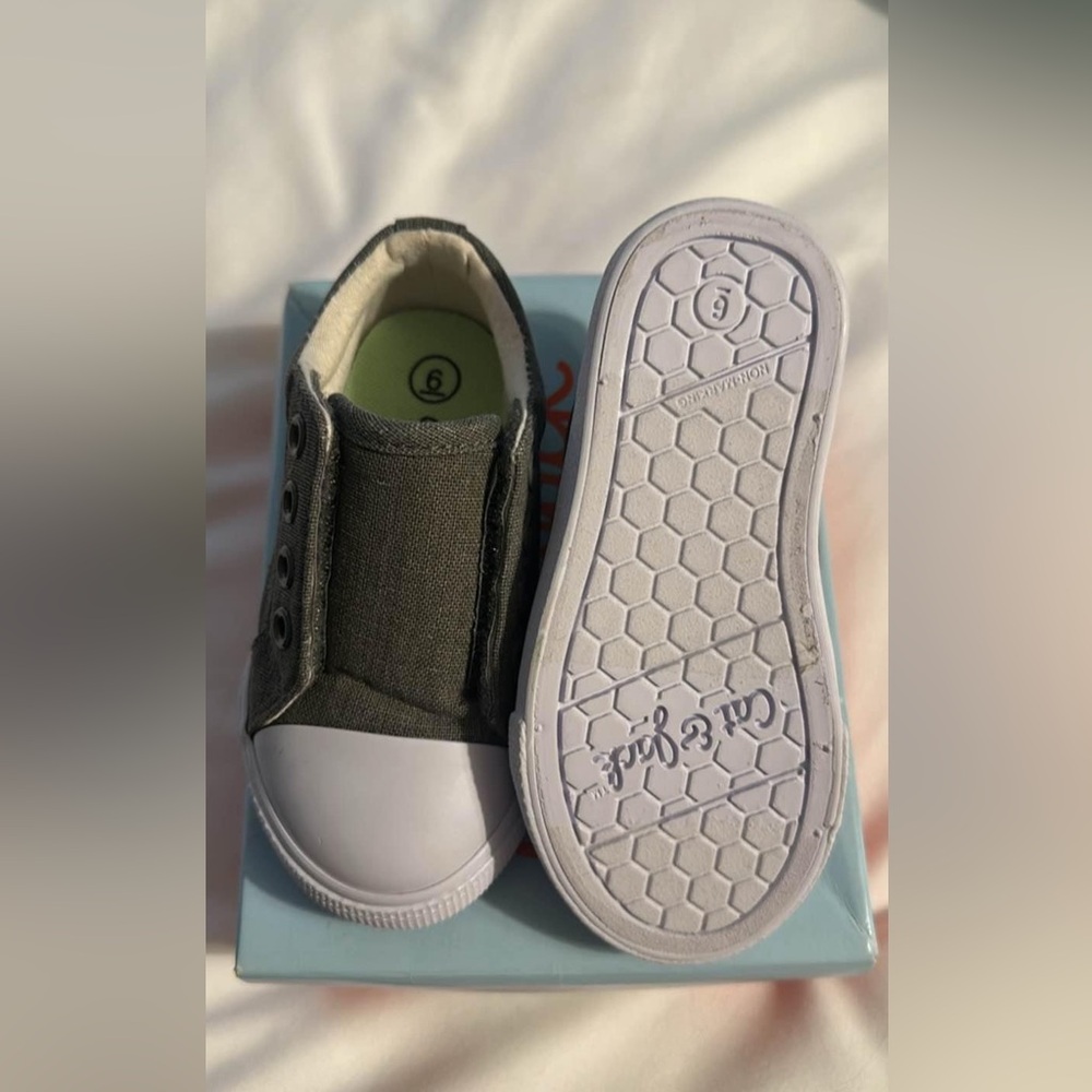 🌲NIB Toddler size 6 casual shoes/sneakers